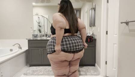 Plump Paradise: Costume Role Play Tease (WMV)