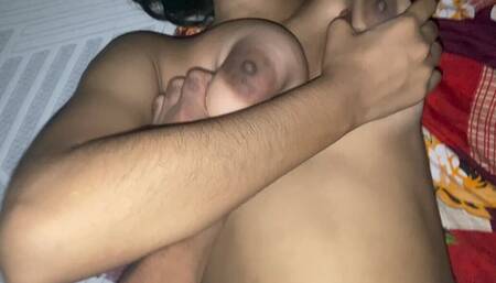 Seeing the Sister-in-law Naked, the Brother-in-law's Cock Stood up, Taking Advantage of the Opportunity, the Brother-in-law Kiss