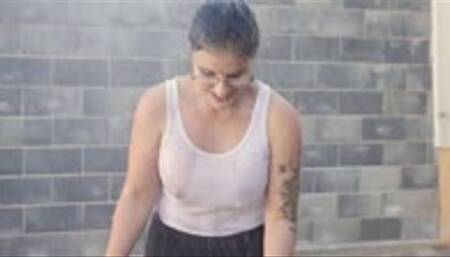 smoking in the rain - mp4 720p