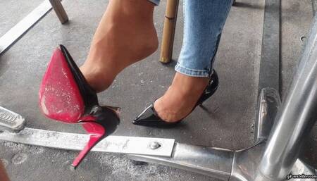 my shoe is stolen under the Table wmv 1280 x 720