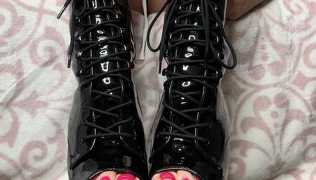 Asian Goddess Cat X Slurp my sweaty boot feet