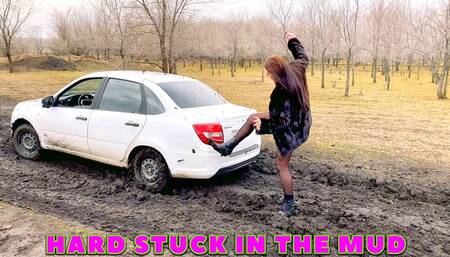 VIKA STUCK REVVING HER HUSBANDS CAR_34 MIN