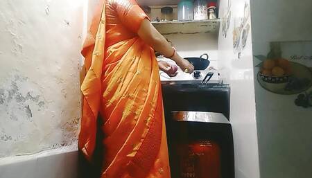 Bhabhi mana kar rahi thi Devr ne chodai suru kar di