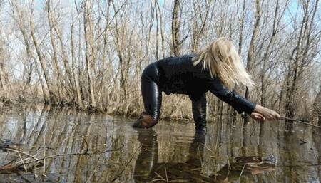 Stuck leg in the swamp AVI (1280x720) FHD