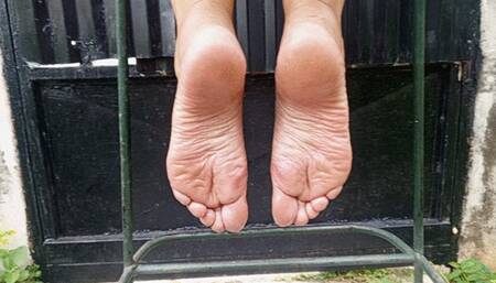 A very, very wrinkled and delicious foot soles up close(3)