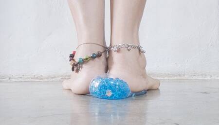 Stomping and crushing hard with the heels of the foot (1)