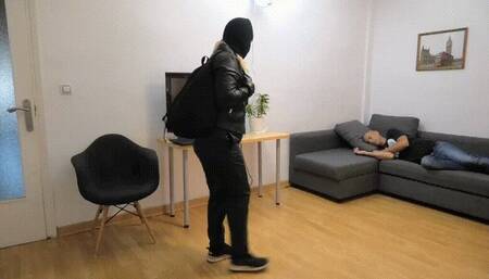 Burglar takes revenge ORDER c