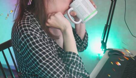 Hairypussy MILF Drink a Lot of Sparkling Water and Then I Burp, a Lot of Burps, Then Pissing in the Toilet