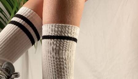 A Shoejob in New Balance 2002 Sneakers - Cockcrush and Shoejob in sneakers and crew socks - multicam edit - 4k quality