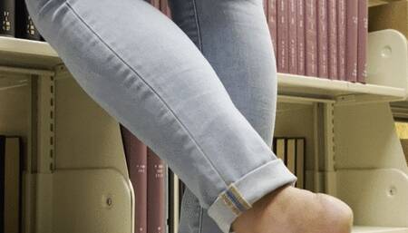 Non-Stop Dipping Action-White Toes in Maddens