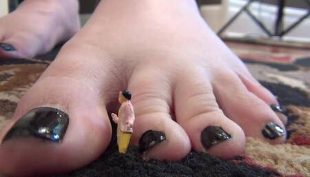 A Tiny Couple Gets Trapped Under Cora's Mercy