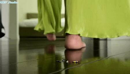 Moody Milf & Domi MILF confuse tinies for bugs! Pt 2! - MOV