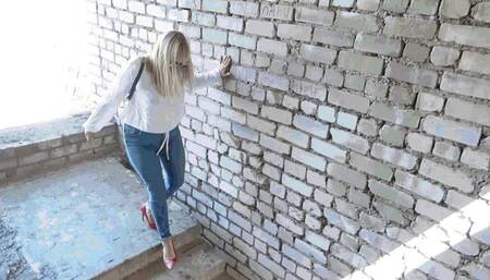 Running away from pursuit AVI (1920x1080) FHD