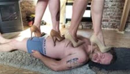 Double platformtrampling - Scarlett & Emma (Close-up)