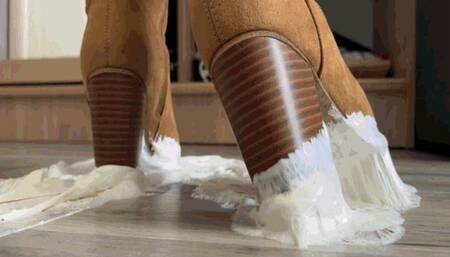 Boots in Captivity or Trap in the Closet MP4