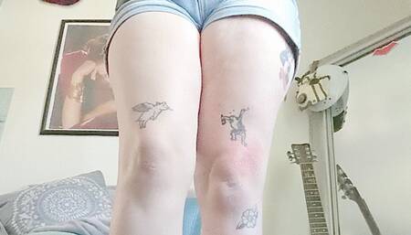 New Shoes Masturbation (Sneaker fetish with curvy amateur pawg Holly Graile)