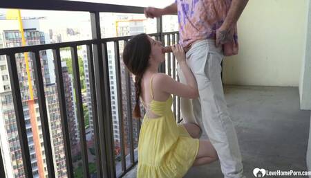 Fucking a hottie on the balcony is amazing