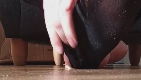 Take off my dirty sneakersocks