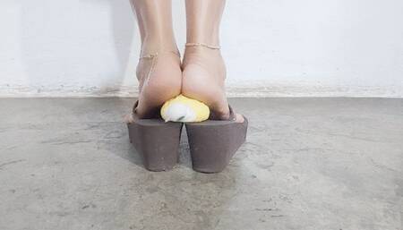 Crushing and stomping with the heels of the feet without resting (2)