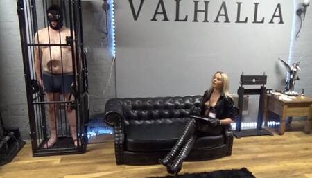 Inattentive slave is found to be a little cock sucker