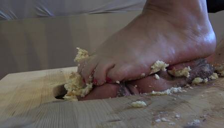 Jane tramples cake and chocolate on Roman's face (facebox)