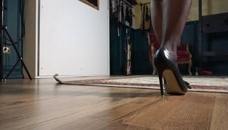 MISTRESS LILY DUPONT : MY SLAVE WOMAN LICKS MY TITS AND ARMPITS