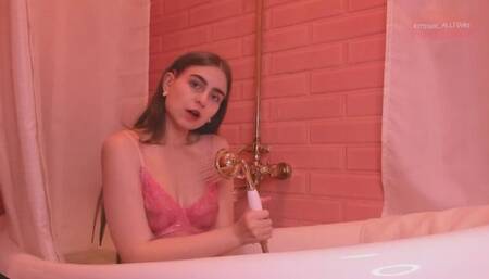 Little Princess Sofia takes a bath