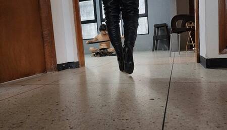 Smoking slaping whit the leather slap