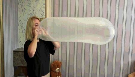 Jeanette and the condom XXL SD