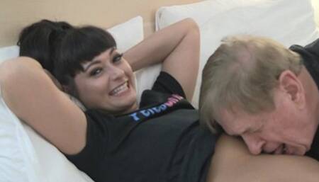 Worshiping LilMizzUnique's Bellybutton (mp4)