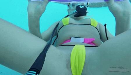 334 - Girlfriends in the Pool (720p)