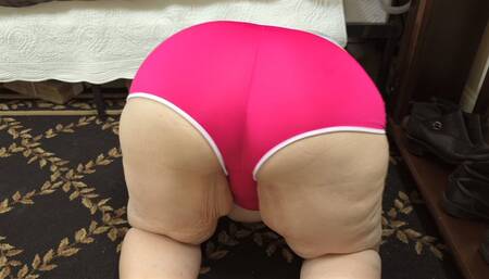 Camera man jerking off cum on bubble butt chubby milf in leggings working out booty shorts - BBW SSBBW