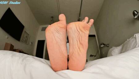 GM and the metal woodpecker - MOV