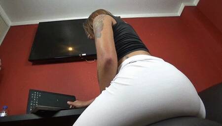 BRUNETTE WITH A PRINCESS'S FACE AND HER STINKY FARTS FOR YOU LOVE PART 3 BY PIETRA HUNTER CAM BY ALINE FULL HD