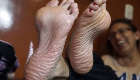 Sofia teases her arched and wrinkled creamed feet!