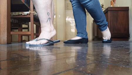 Juliette_RJ and Doce Amaran on a footsie compilation clip 5 in 1 - FOR MOBILE DEVICES USERS - FOOTSIE - LESBIANISM - FOOT WORSHIP - LESBIAN KISS - BBW GODDESSES - DOLCE AND JULIETTE