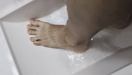 Bathing my feet in warm water with a pinch of aroma soap ????