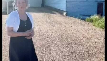 Desperate Country Girl Pee Break ????????