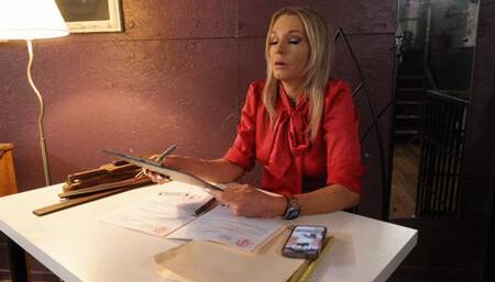 Wayward girl is sent to the Headmistress's study for an excrutiating tawsing