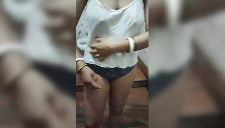 Hot Indian Bengali Wife After Long Time Cleaning Her Armpits and Pussy and Also Her Legs.