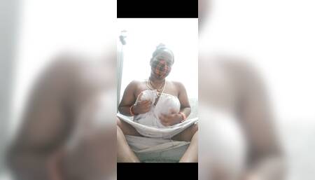 Kuliyal Leelaigal Tamil Girl Sexy Bathing