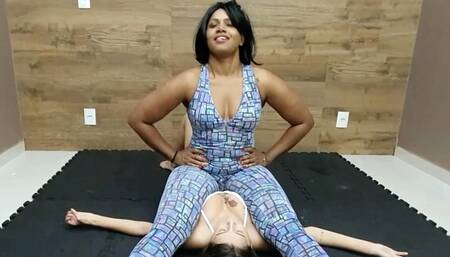 Chest Sitting - Veronica Vs Sabrina Part 1