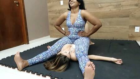 Chest Sitting - Veronica Vs Sabrina Part 3