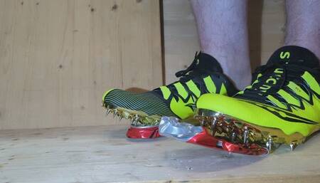 Saucony Showdown 4 piecing Cola cans