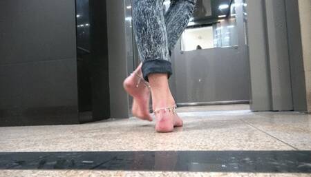 Pretty Ania - Barefoot Walk Down The Hall Way And Doormat - HD 2560x1440