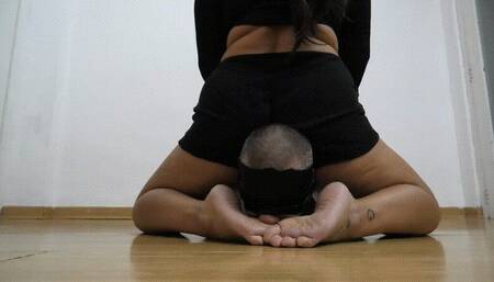 VIDEO REQUEST TIED SLAVE WORSHIPS SMELLY FEET 3