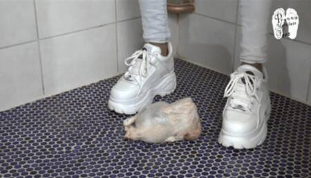 Raw Chicken under Christins Buffalos