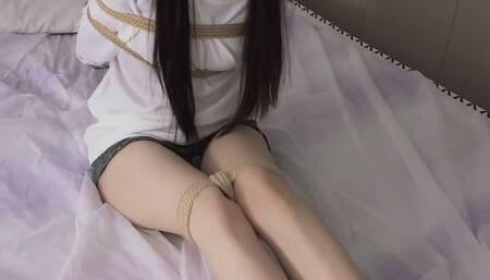 Kunkun be in bondage on the bed
