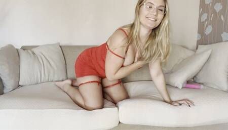 Seductive Red Dress Squirt (HD, MP4)