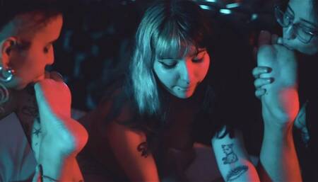 Perfect Lesbian Tribbing & Foot Worship